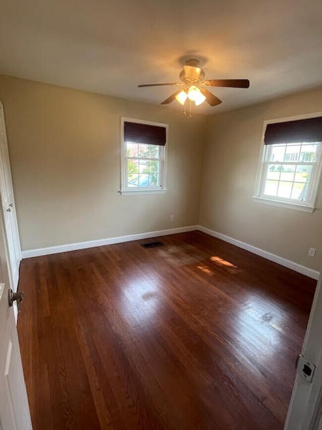 Foto del edificio - Three Bed Room Two Bath Single-Family Home