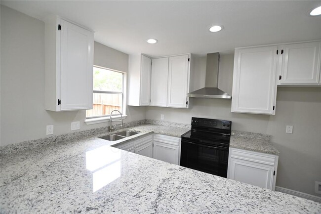 Building Photo - Stunningly Renovated 2-Bedroom Home with M...