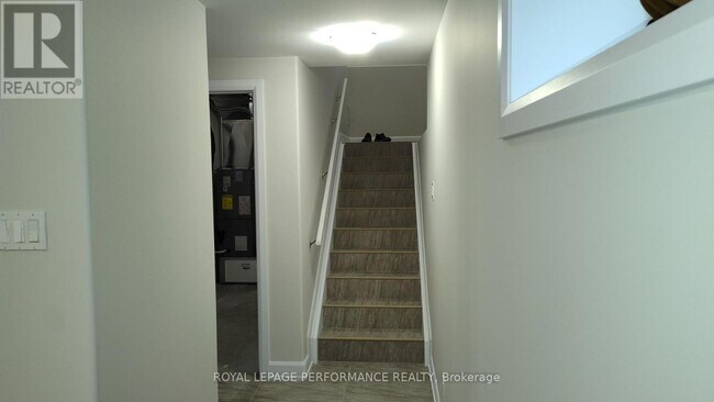 Photo du bâtiment - 1223 Montblanc Cres