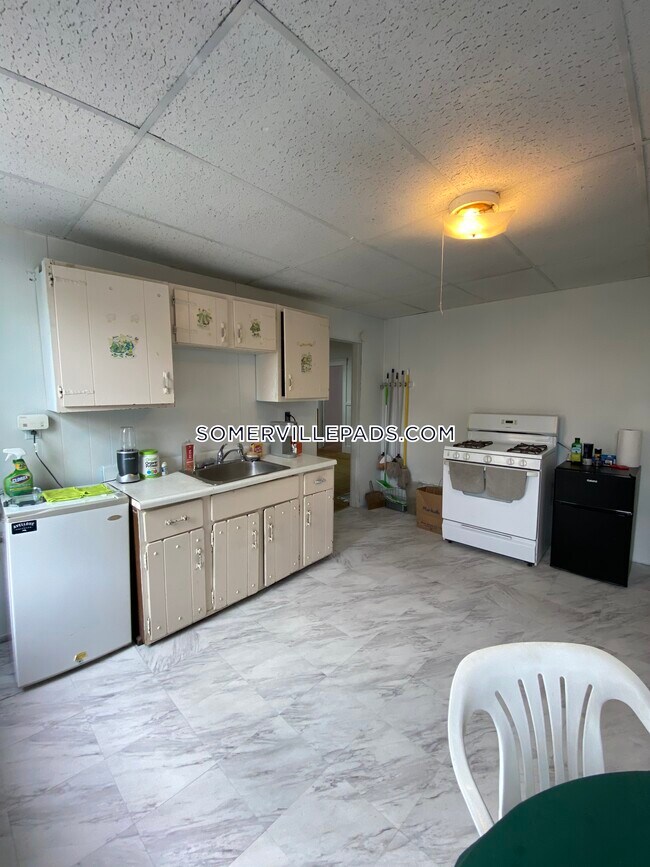 Foto del edificio - 427 Medford St