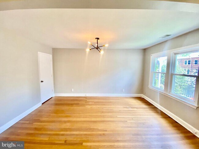 Foto del edificio - 2331 40th St NW
