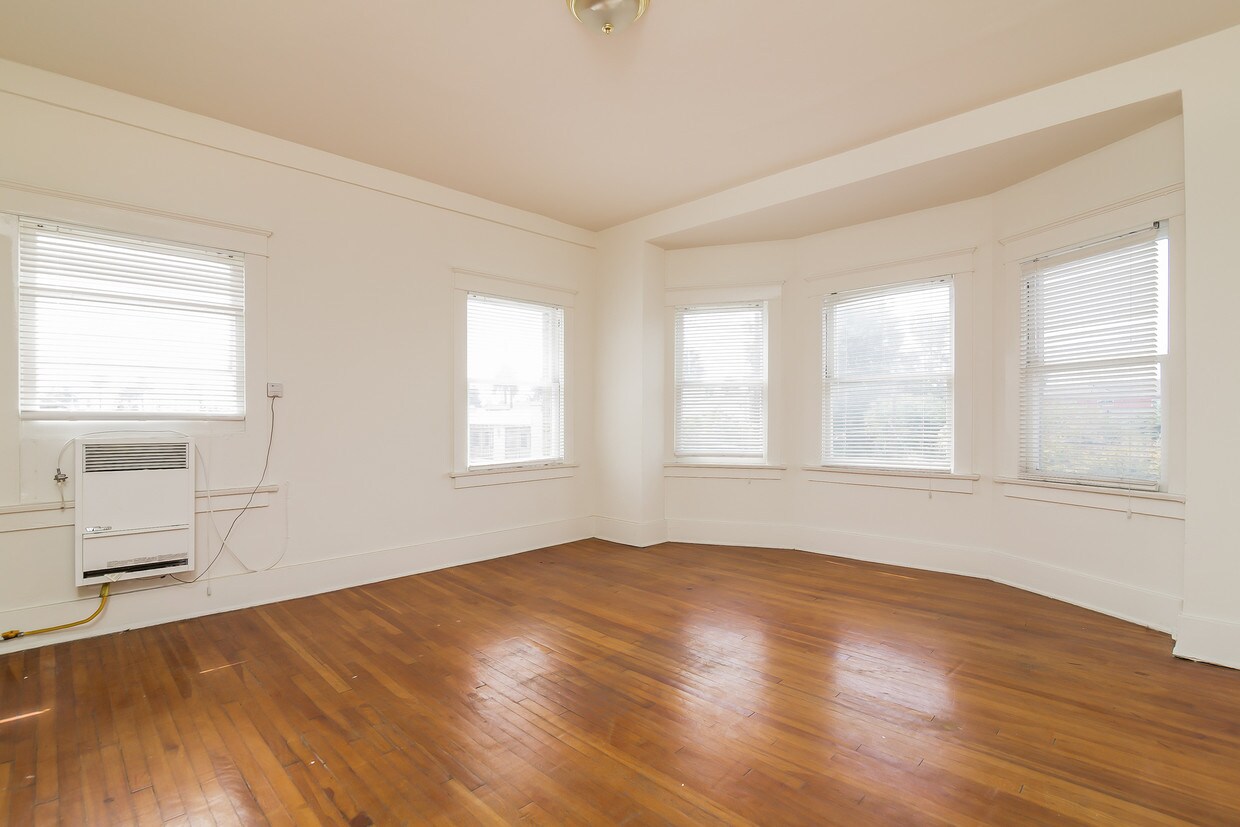 Primary Photo - 300 San Juan Ave