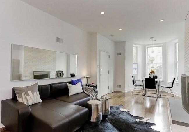 Foto del edificio - Available Now! 1 Parking Spot Included! 2 ...