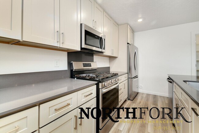 Foto del edificio - Meridian Home, Fantastic Location!