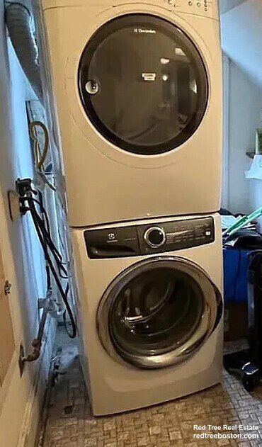 Foto del edificio - 64 Fisher Ave