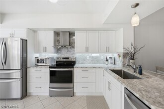 Building Photo - 4950 Deerfield Way