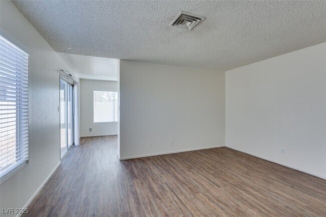 Foto del edificio - 7115 Kenwood St