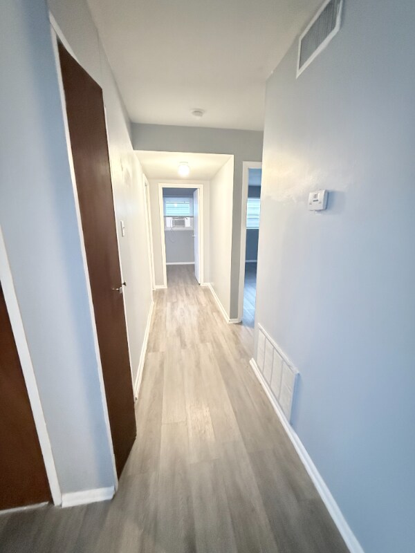 Foto del edificio - 1328 Longfellow Dr