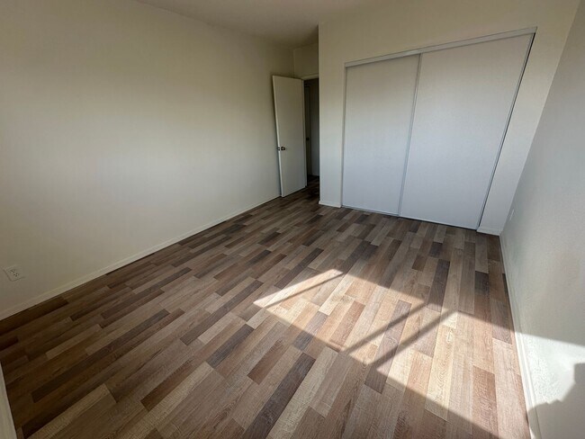 Foto del edificio - 1533 E 51st St
