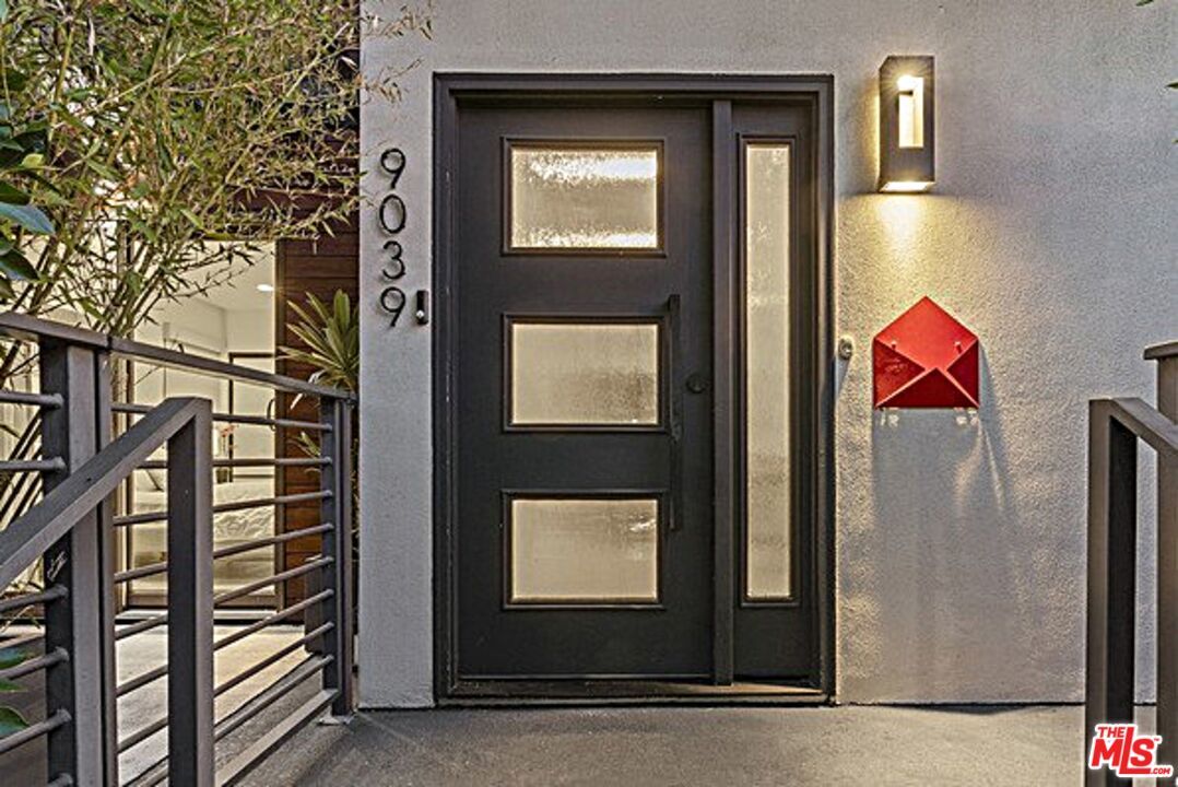 9039 Norma Pl, West Hollywood, CA 90069 House for Rent in West