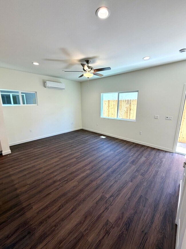 Foto del edificio - Brand New 2 Bedroom 1 1/2 Bath Townhouse!!!  Move in Special!! $1000 off 1st Month's Rent!!