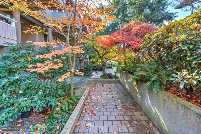 Foto del edificio - 832 100th Ave NE