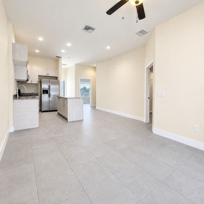 Foto del edificio - 3221-3409-3409 SW 8th Pl