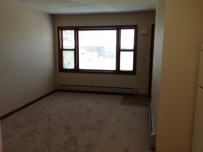 Building Photo - 313 Snyder Ave