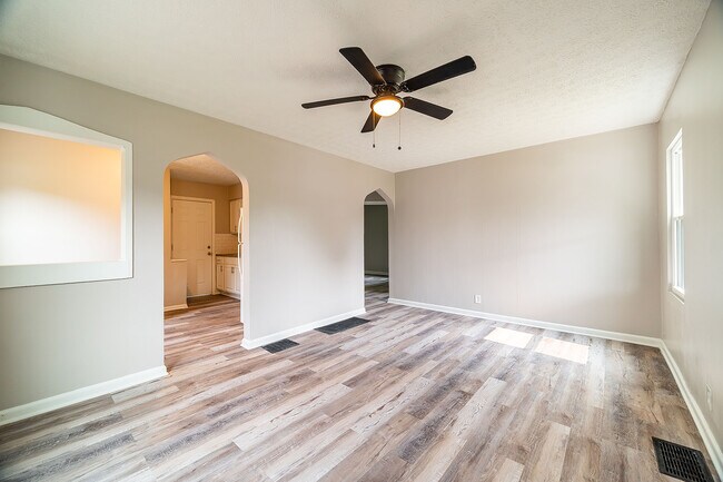 Foto del edificio - 2263 Parkwood Ave