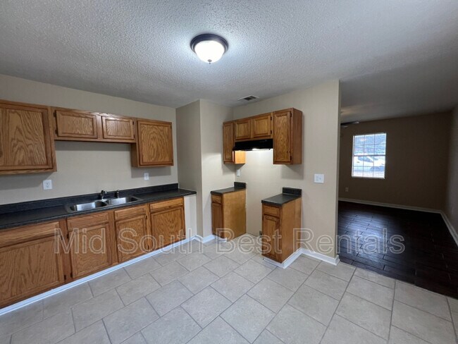 Foto del edificio - 5104 Chantilly Dr