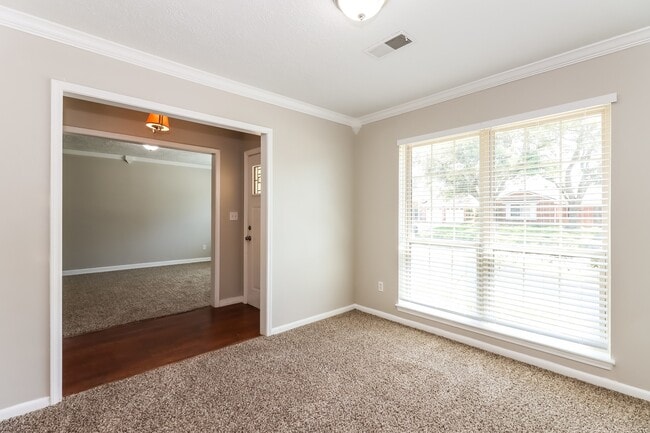 Building Photo - 307 Coronation Dr