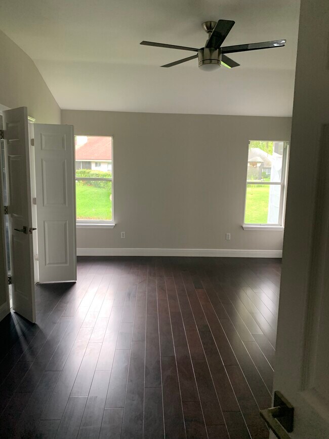 Foto del edificio - 11597 Alexis Forest Dr