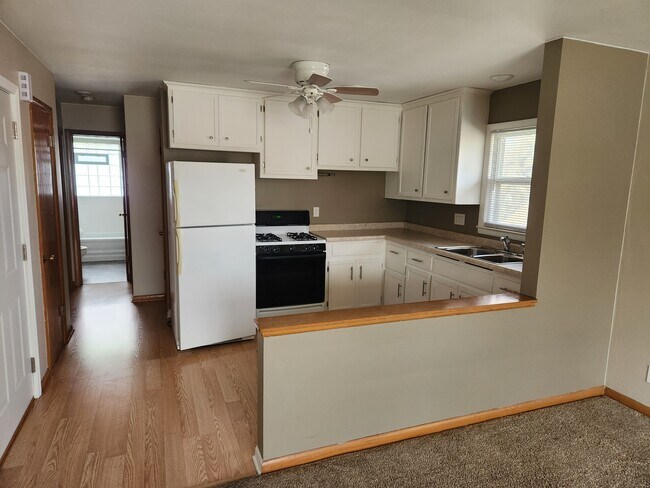 Foto del edificio - 2272 W Bolivar Ave