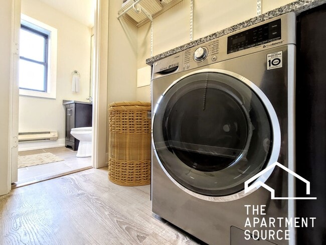 Photo - 713 W Brompton Ave (Chicago, IL) Apartment