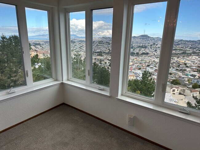 Photo - Amazing 2BR/2BA Townhome w/ Parking, In-Un...