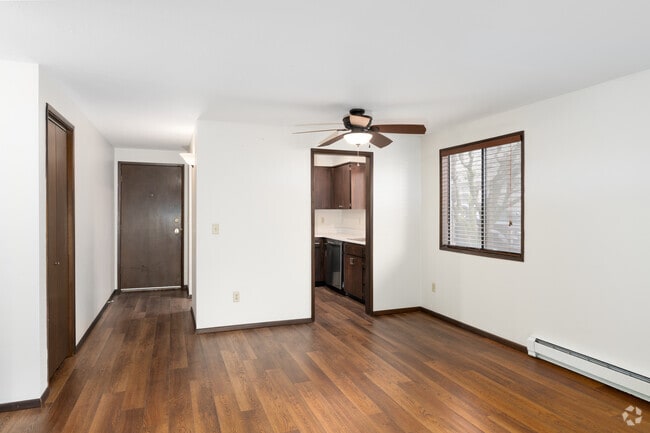 Interior Photo - 316 - 324 E 18th Ave