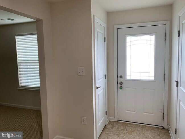 Foto del edificio - 9022 Randolph Cir