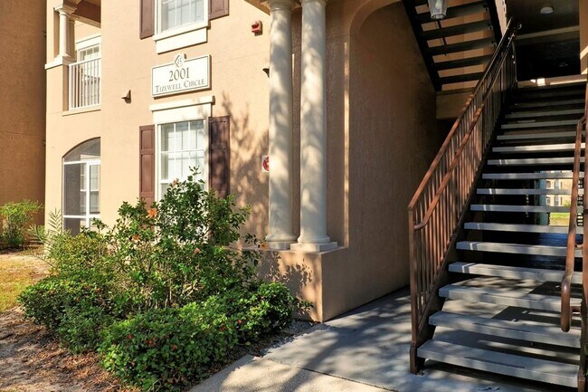Building Photo - The Capri at Hunters Creek