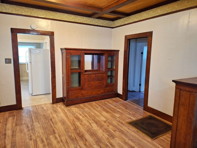Building Photo - Charming 2 bed 1 bath