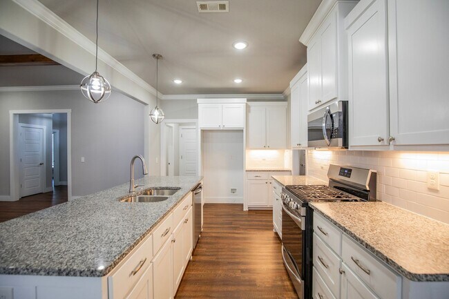 Foto del edificio - ***1013 Estes Dr.***