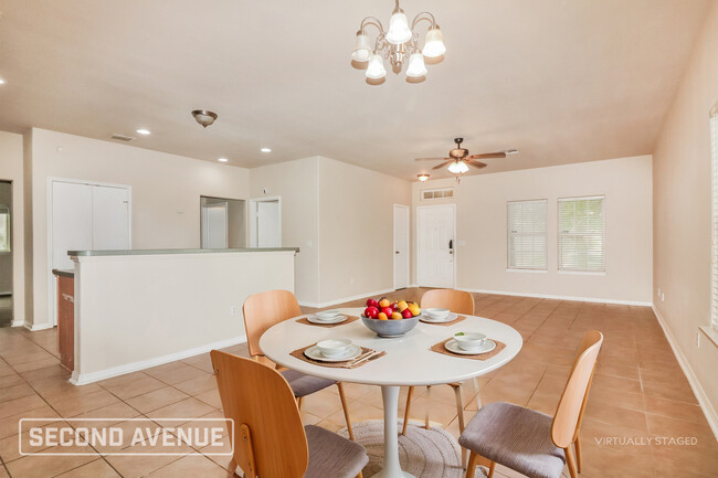 Building Photo - 2613 Las Brisas St