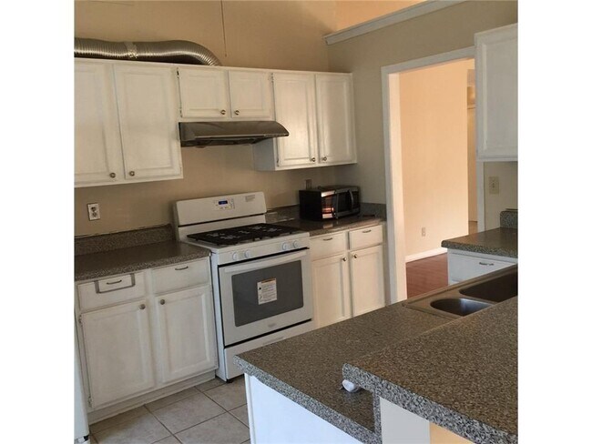 Foto del edificio - 930 Misty Creek Ct