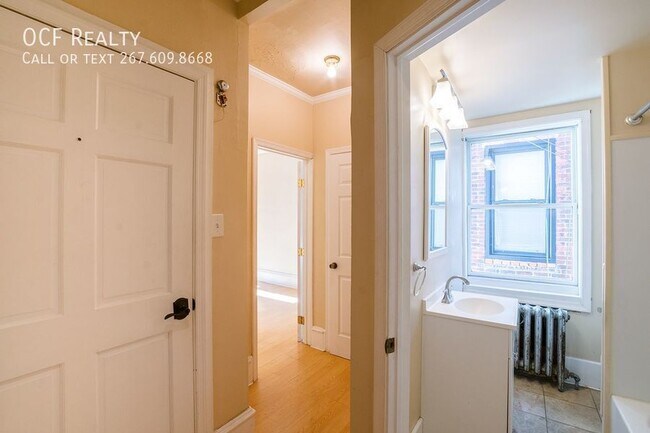 Building Photo - One Bedroom Apartment in Point Breeze