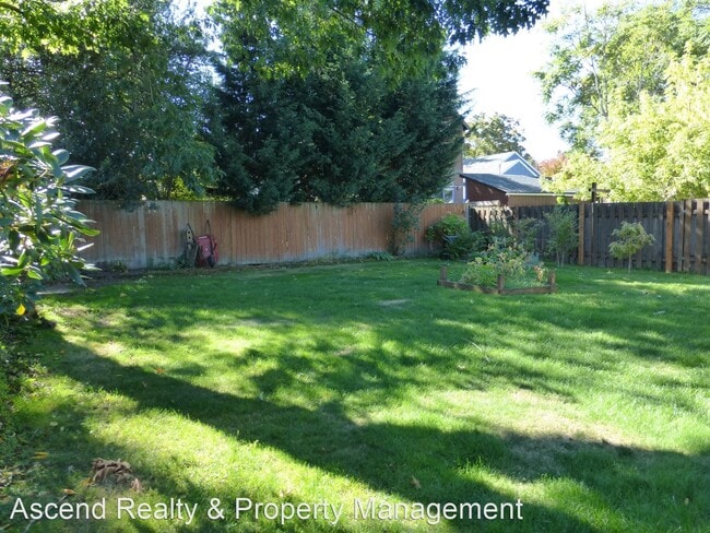 Building Photo - 3 br, 2.5 bath House - 4904 SE Bybee Blvd.