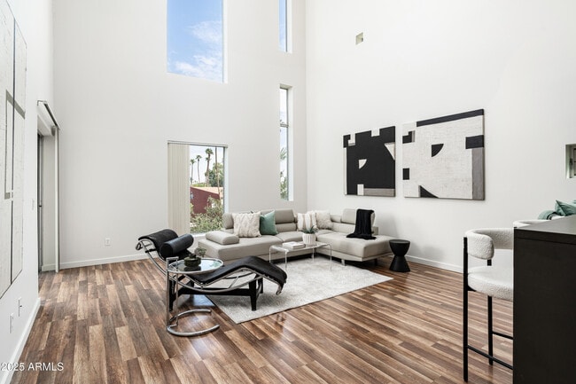 Foto del edificio - 1111 W University Dr