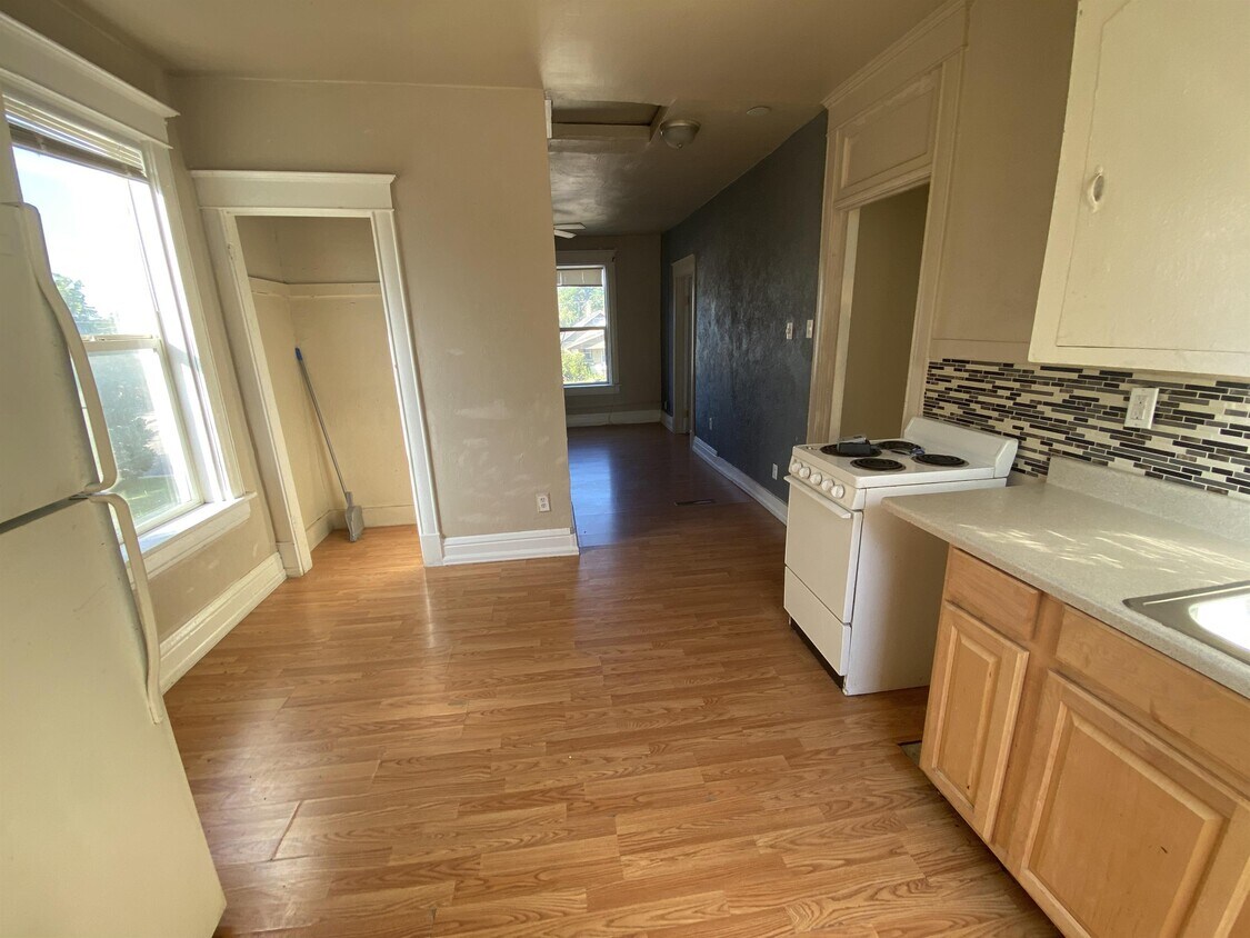 Primary Photo - 429 Evans Ave