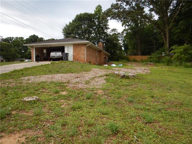 Building Photo - 1045 Beaver Ruin Rd