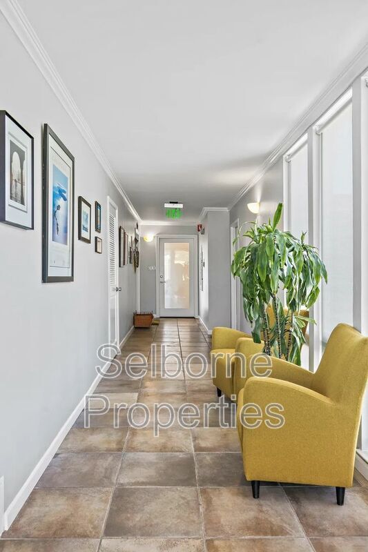 Foto del edificio - 765 Rand Ave