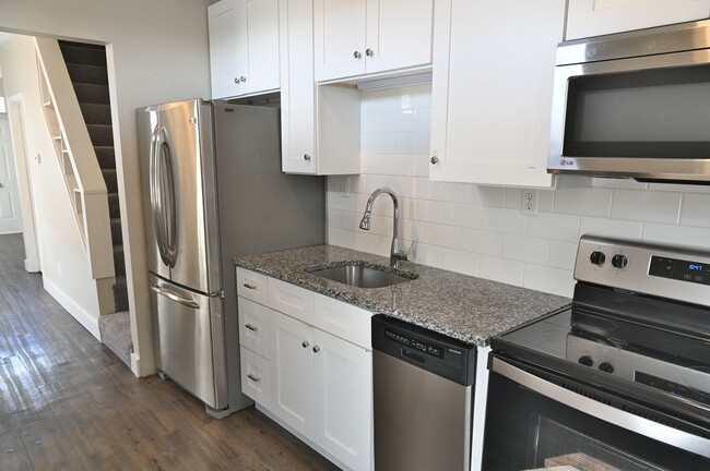 Foto del edificio - Eye-Catching 2 Bedroom in Heart of Midtown