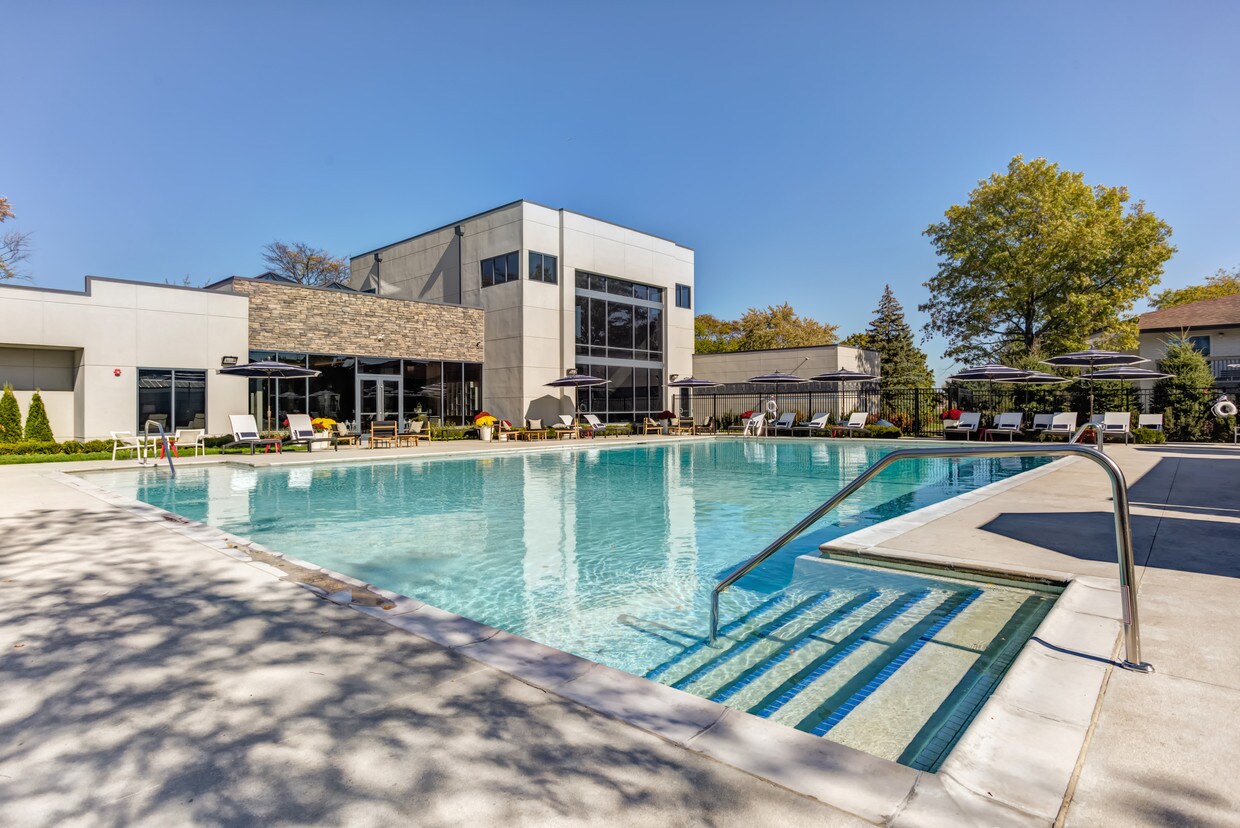Residences at Arlington Heights Apartments in Arlington Heights, IL