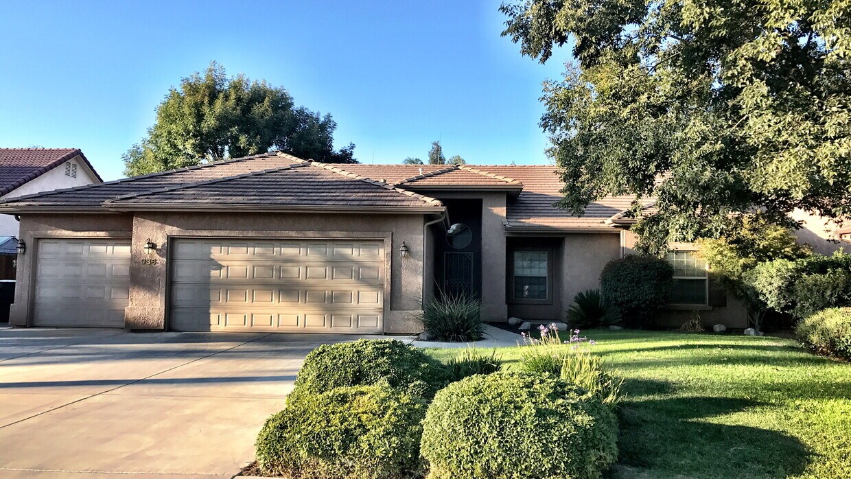 Primary Photo - 936 E. ARLEN AVE. - 3 BED 2 BATH + OFFICE ...