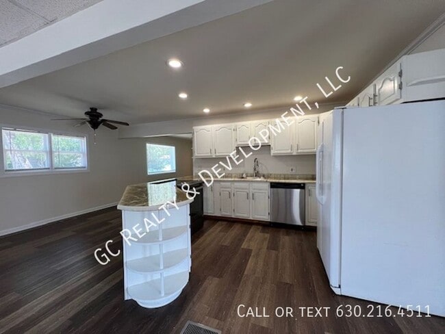 Building Photo - 1085 Basswood St
