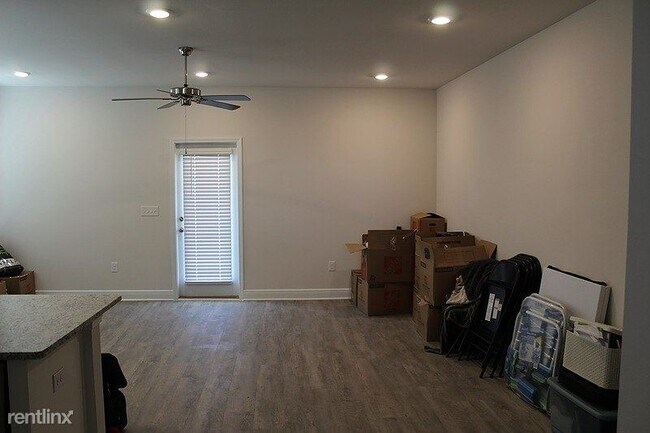 Building Photo - 3 br, 2.5 bath Townhome - 1645 Lynn Haven ...