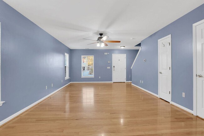 Foto del edificio - 3 bedroom 2 1/2 bath with loft