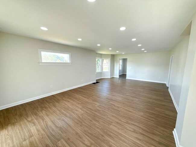 Building Photo - 1655 Brown Rd