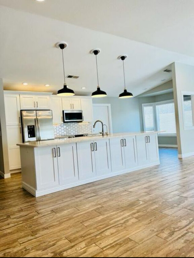 Foto principal - 6927 E Grandview Dr