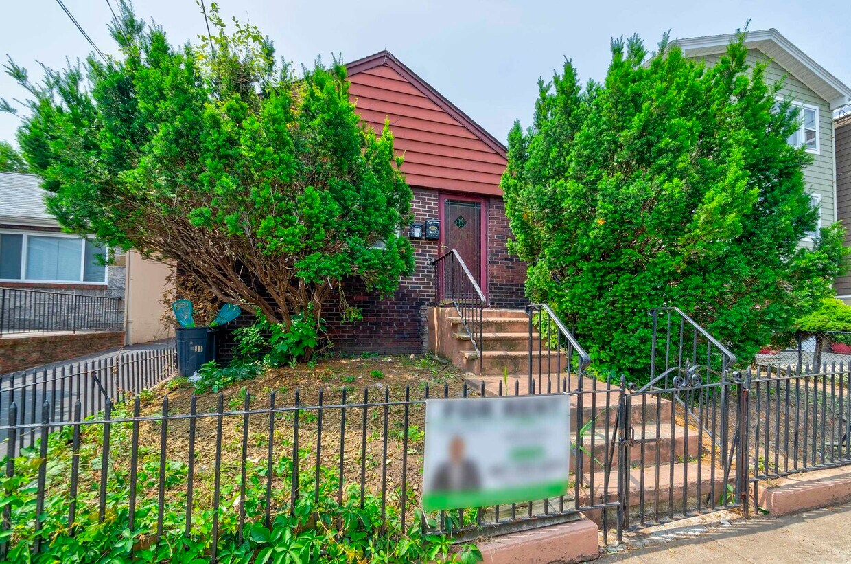 111 Bleecker St, Jersey City, NJ 07307 House Rental in Jersey City