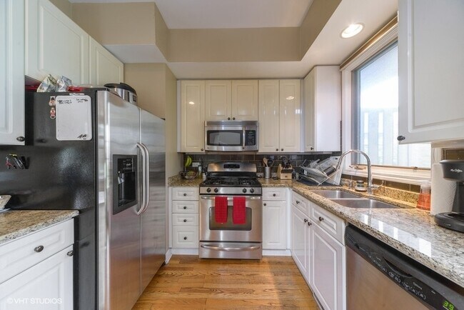 Foto del edificio - 2140 N Winchester Ave
