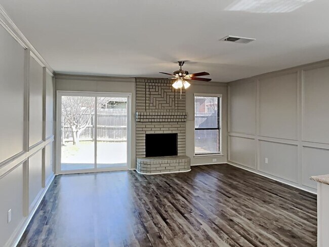 Foto del edificio - 7000 Club Creek Dr