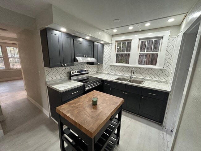 Foto del edificio - 515 40th Ave S